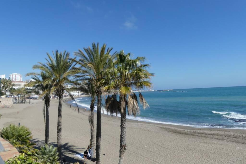 Holiday Rentals Piscina, Playa Parking A 5 Min Caminando Del Puerto De Benalmadena Bagian luar foto