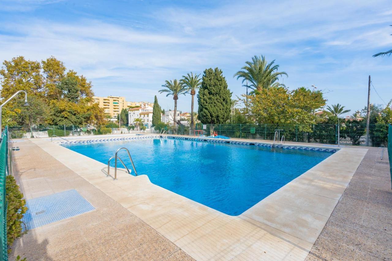 Holiday Rentals Piscina, Playa Parking A 5 Min Caminando Del Puerto De Benalmadena Bagian luar foto