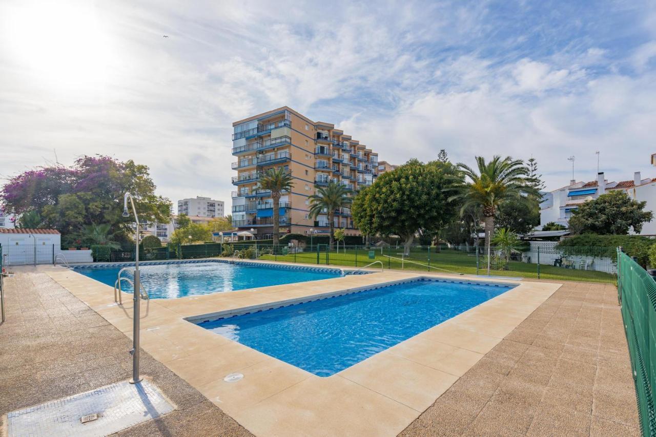 Holiday Rentals Piscina, Playa Parking A 5 Min Caminando Del Puerto De Benalmadena Bagian luar foto